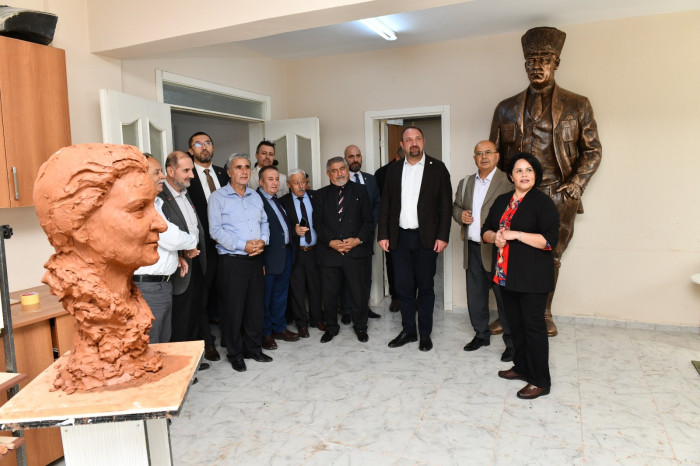 Çiğli'nin ilk sanat akademisi Kaklıç'ta açıldı