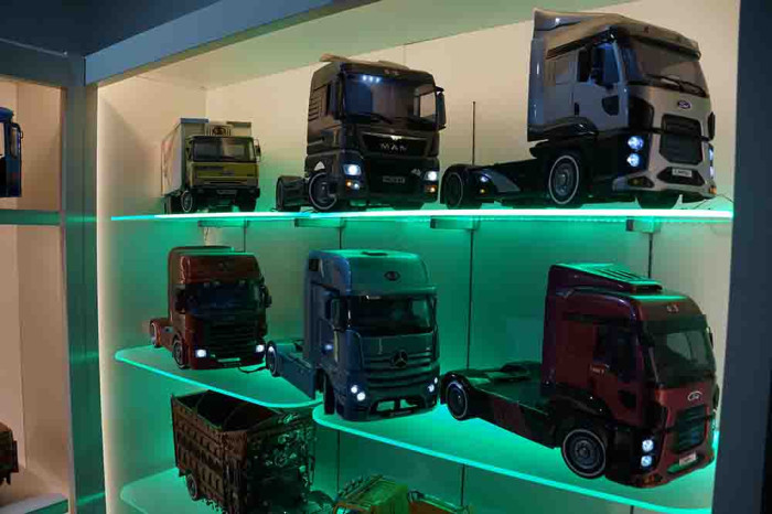 Aydın'da başladı dünyaya yayıldı, maket araçlar yoğun ilgi görüyor