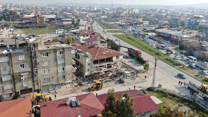 Yerle bir olan Hatay’dan dramatik görüntüler