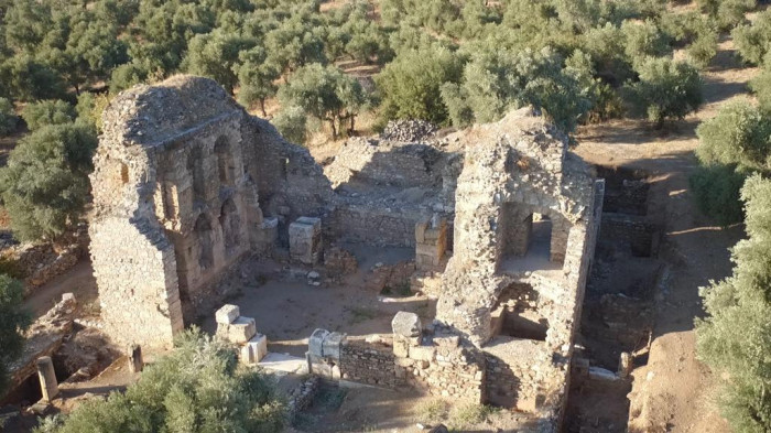 Dünyaca ünlü ören yerleri, tertemiz sahiller ve modern kent yaşantısı gençleri bekliyor