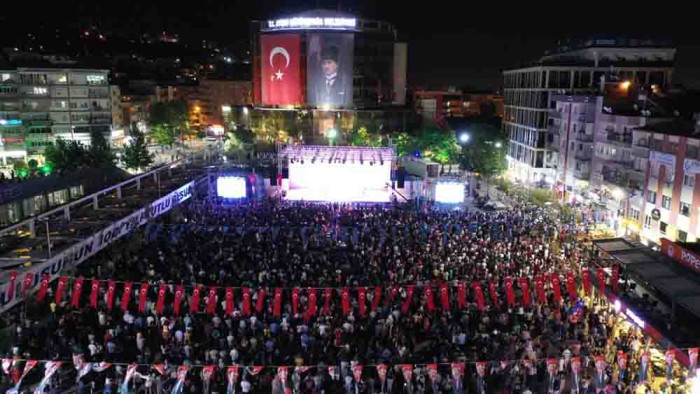 Dünyaca ünlü ören yerleri, tertemiz sahiller ve modern kent yaşantısı gençleri bekliyor