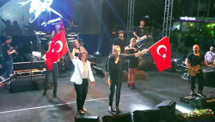 Dünyaca ünlü ören yerleri, tertemiz sahiller ve modern kent yaşantısı gençleri bekliyor