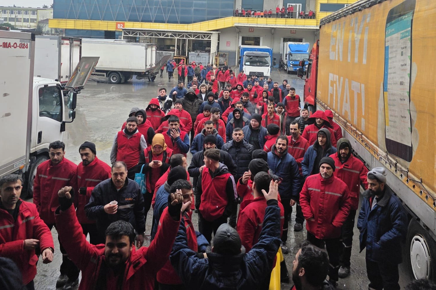 7 bin 875 dağıtım &ccedil;alışanı Migros'un kadrosunda