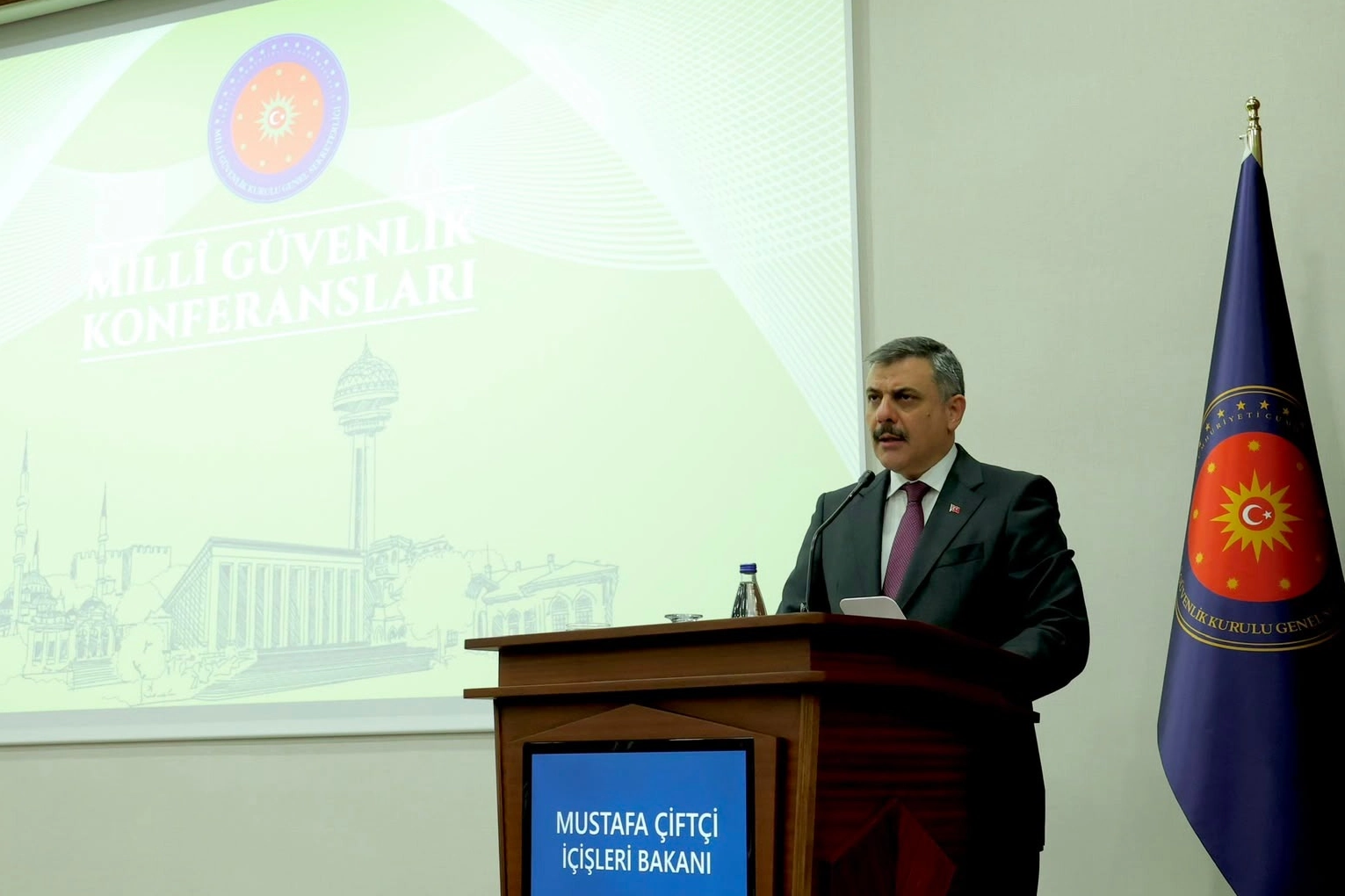 Bakan &Ccedil;ift&ccedil;i organize su&ccedil;la m&uuml;cadele vizyonunu paylaştı