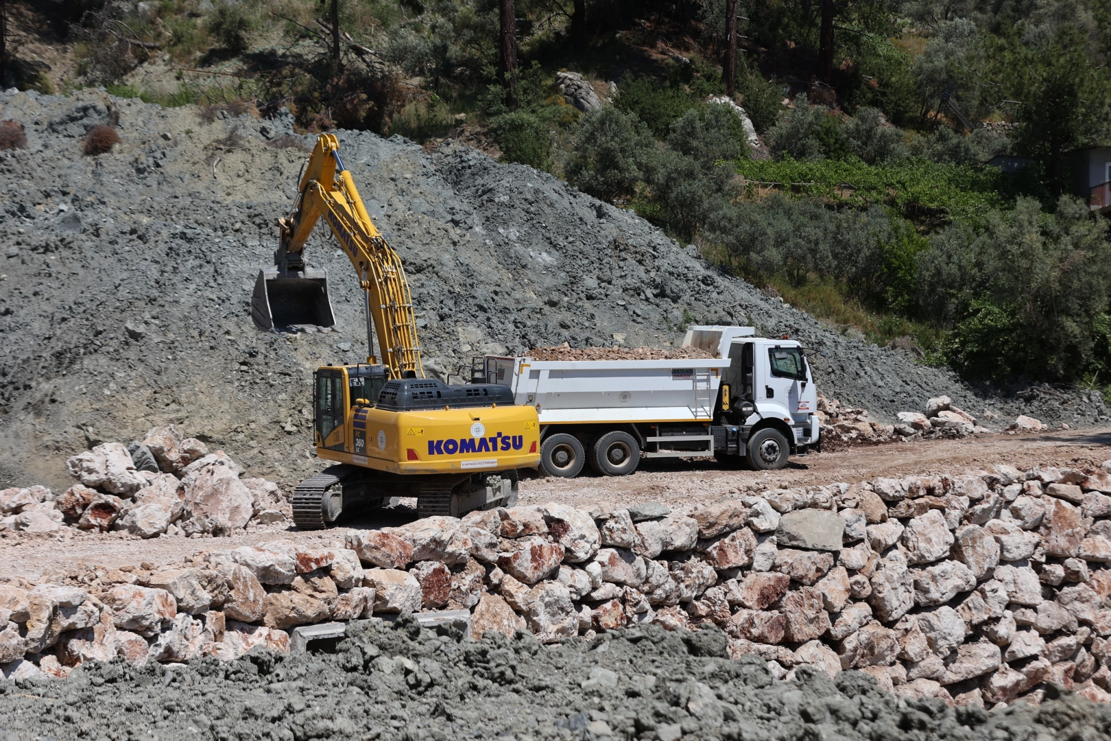 Muğla Seydikemer&rsquo;de heyelan yaraları sarılıyor