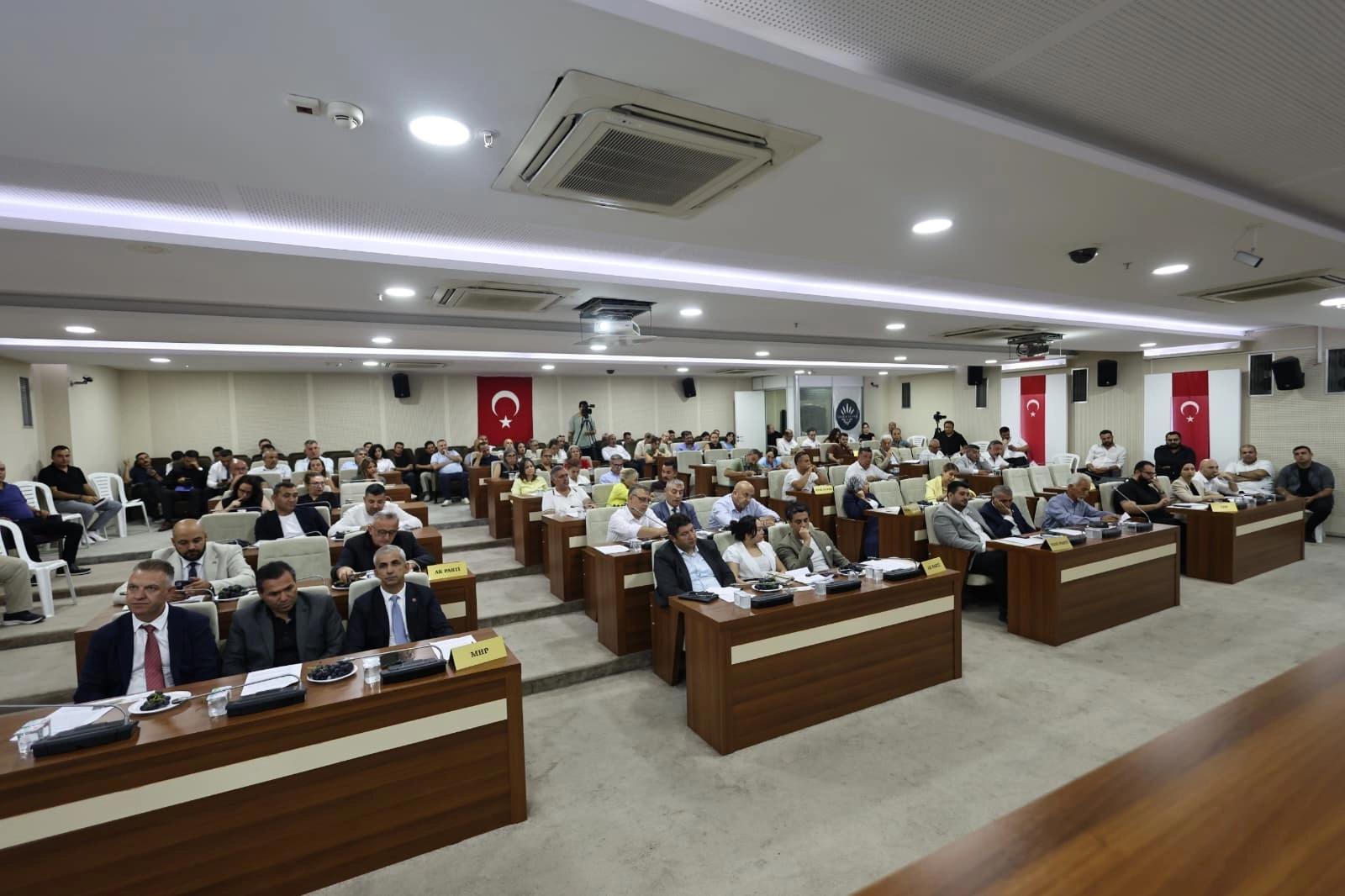 İzmir Karabağlar'da g&uuml;ndem hizmetler ve yatırım oldu