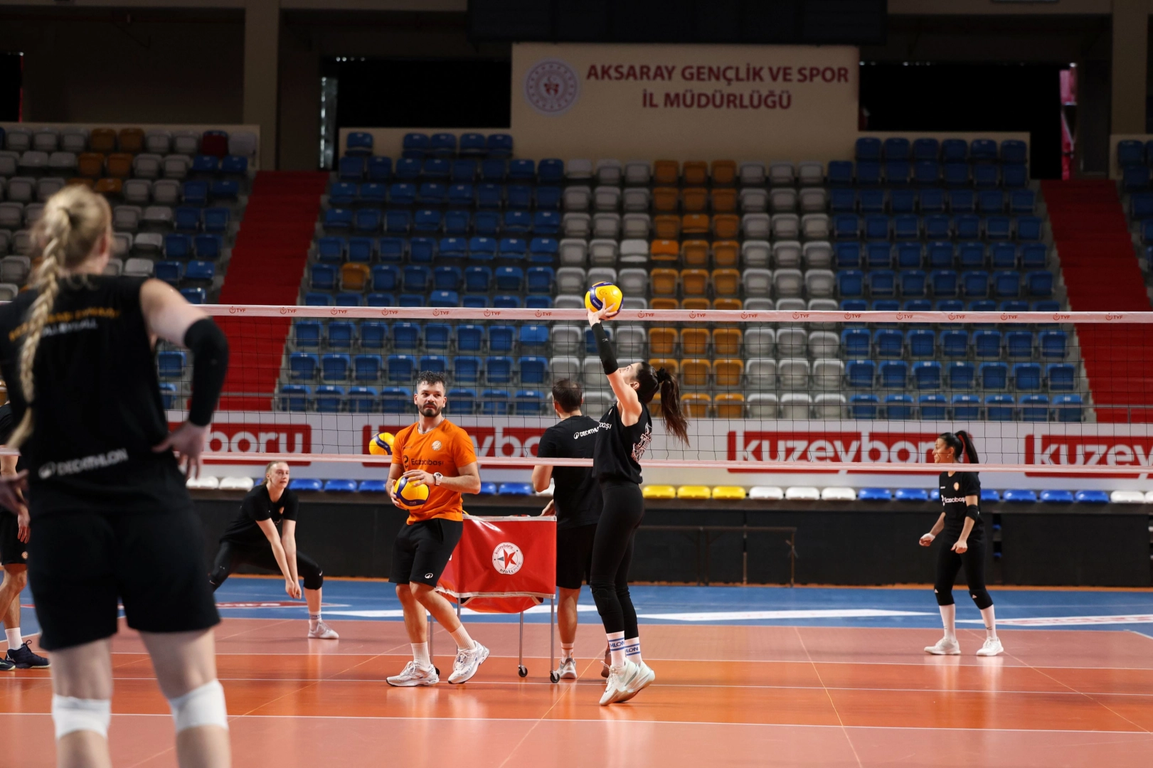 Eczacıbaşı Dynavit ikinci yarıya deplasmanda başlıyor