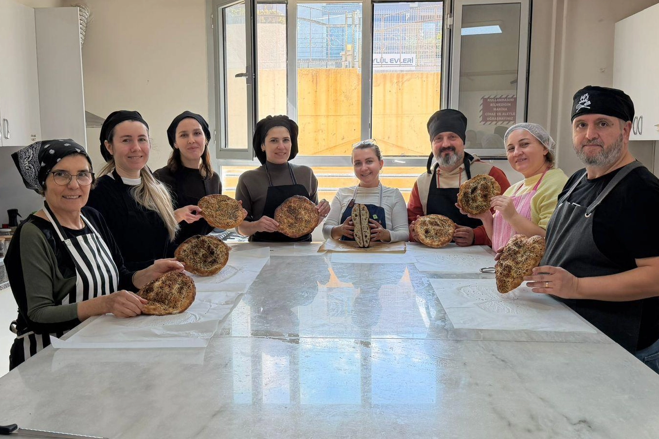 İzmir&rsquo;de paylaşmanın ve dayanışmanın en g&uuml;zel hali yaşandı