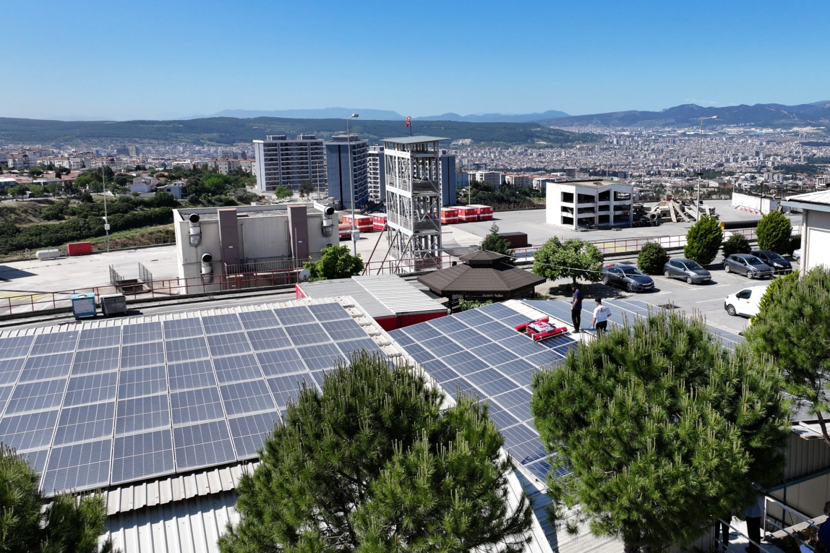 İzmir Büyükşehir Belediyesi, GES ile enerji maliyetlerini düşürüyor