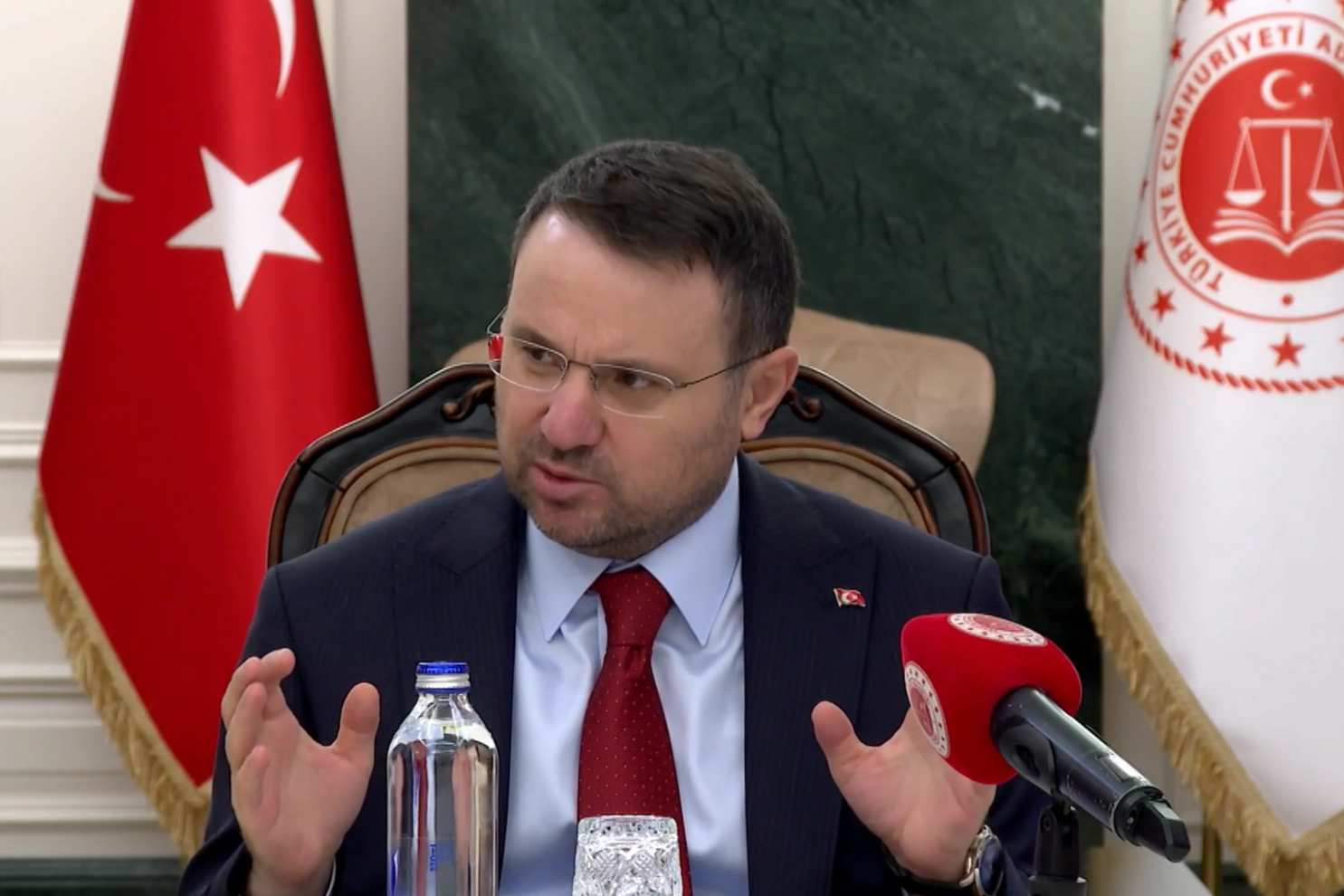 Adalet Bakanı G&uuml;rlek: Beh&ccedil;et Oktay'ın ş&uuml;pheli &ouml;l&uuml;m&uuml; yeniden kapsamlı şekilde incelenecek