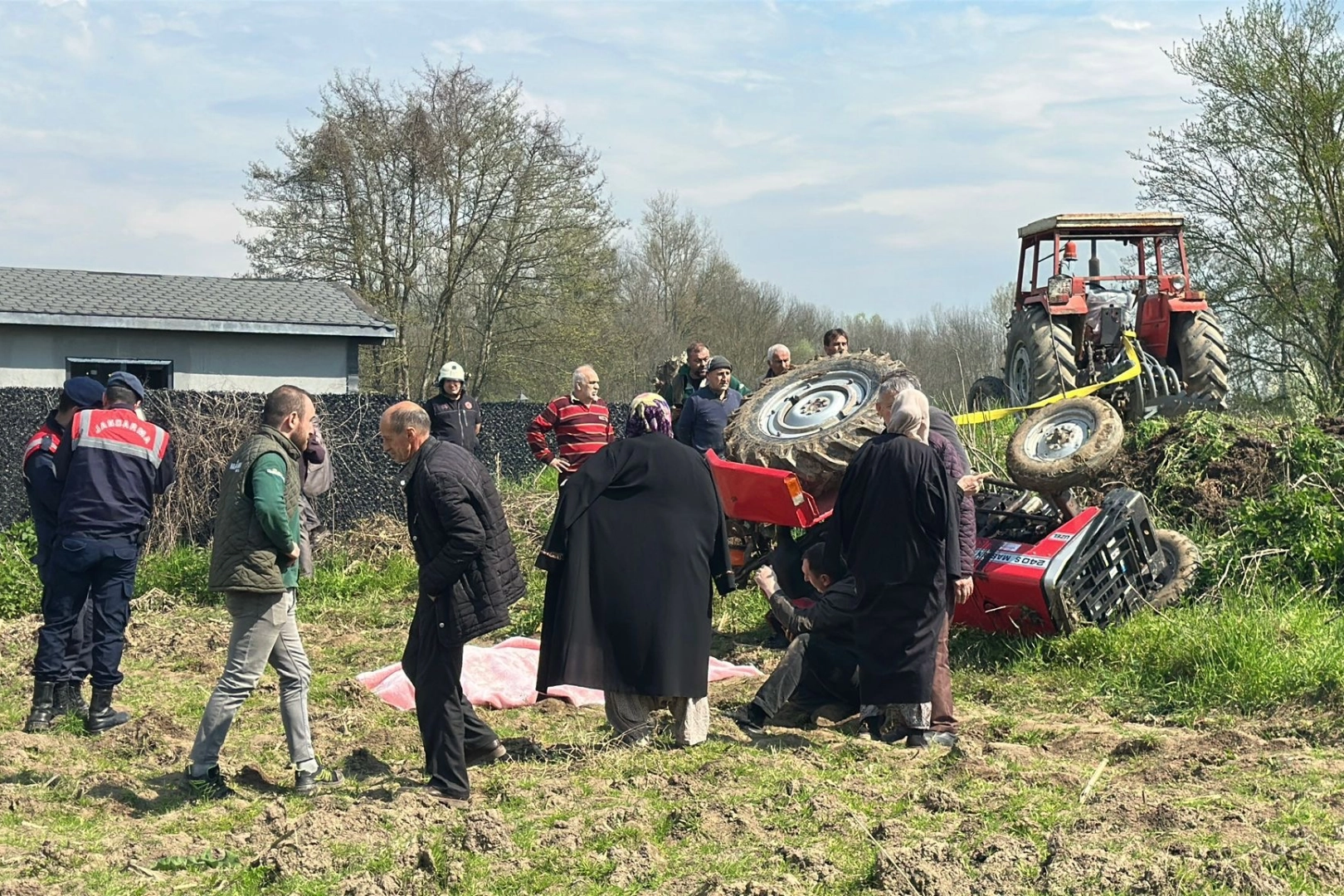 D&uuml;zce&rsquo;de trakt&ouml;r kazası: 1 &ouml;l&uuml;