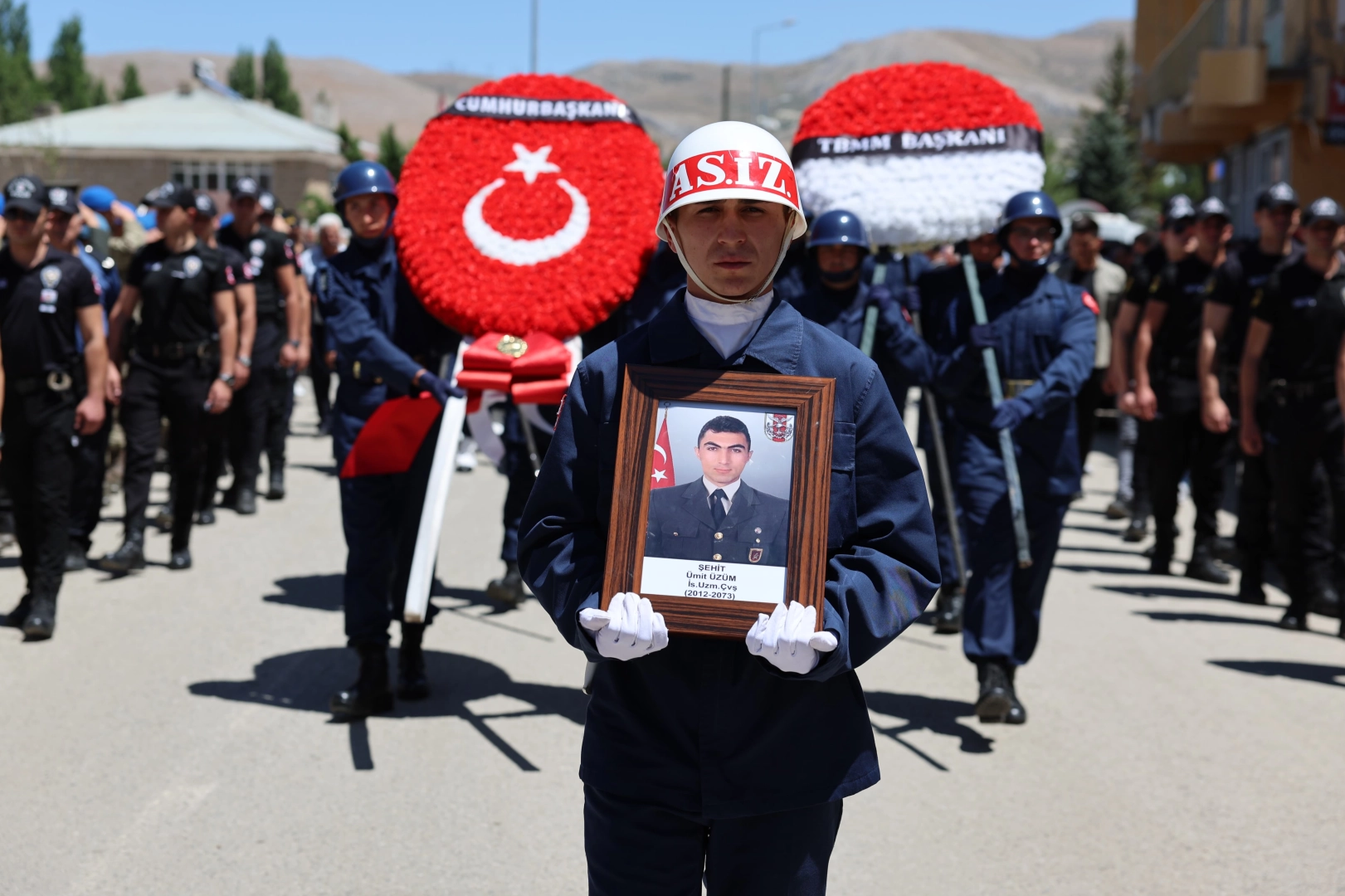 Şehidin evladına verilen o emanet herkesi ağlattı