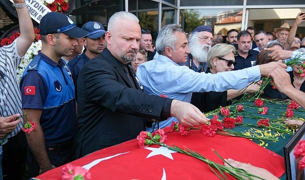 Menemen ağladı, Tahir Şahin’e veda