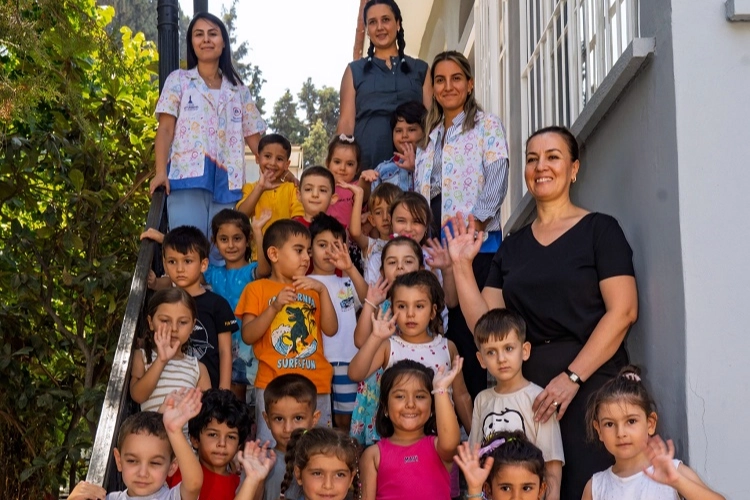 Başkan Tugay’dan velilere 4 bin TL’lik sürpriz