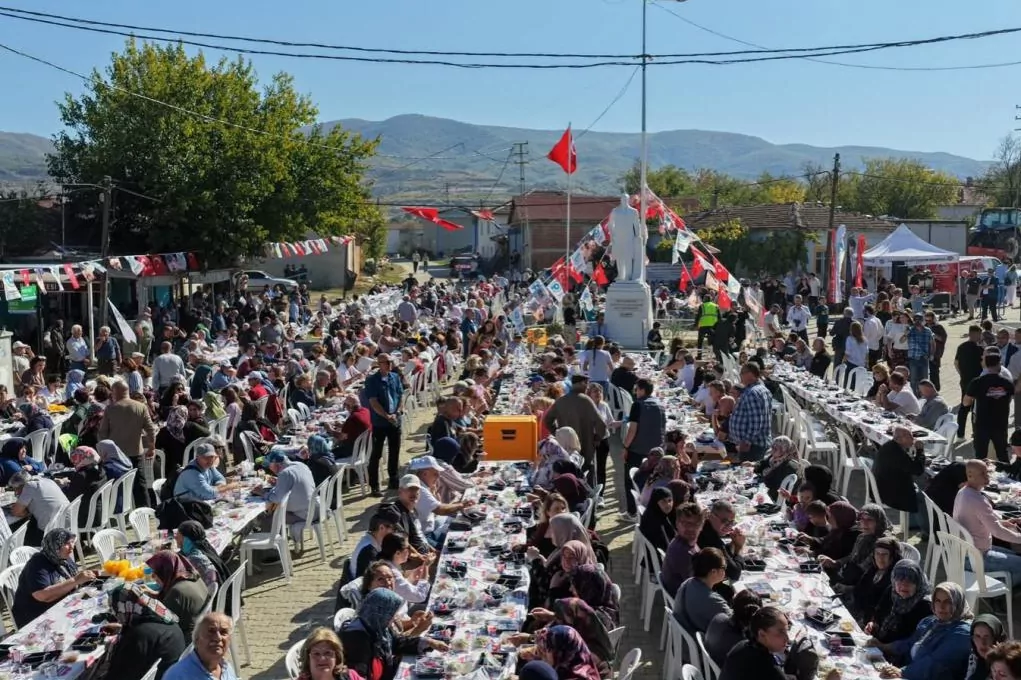 M&uuml;badil torunları aynı sofrada buluştu