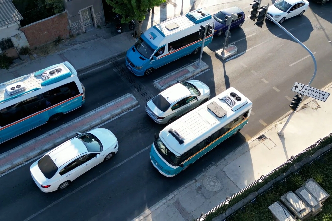 İzmir'de kural tanımayan s&uuml;r&uuml;c&uuml;lere havadan tespit