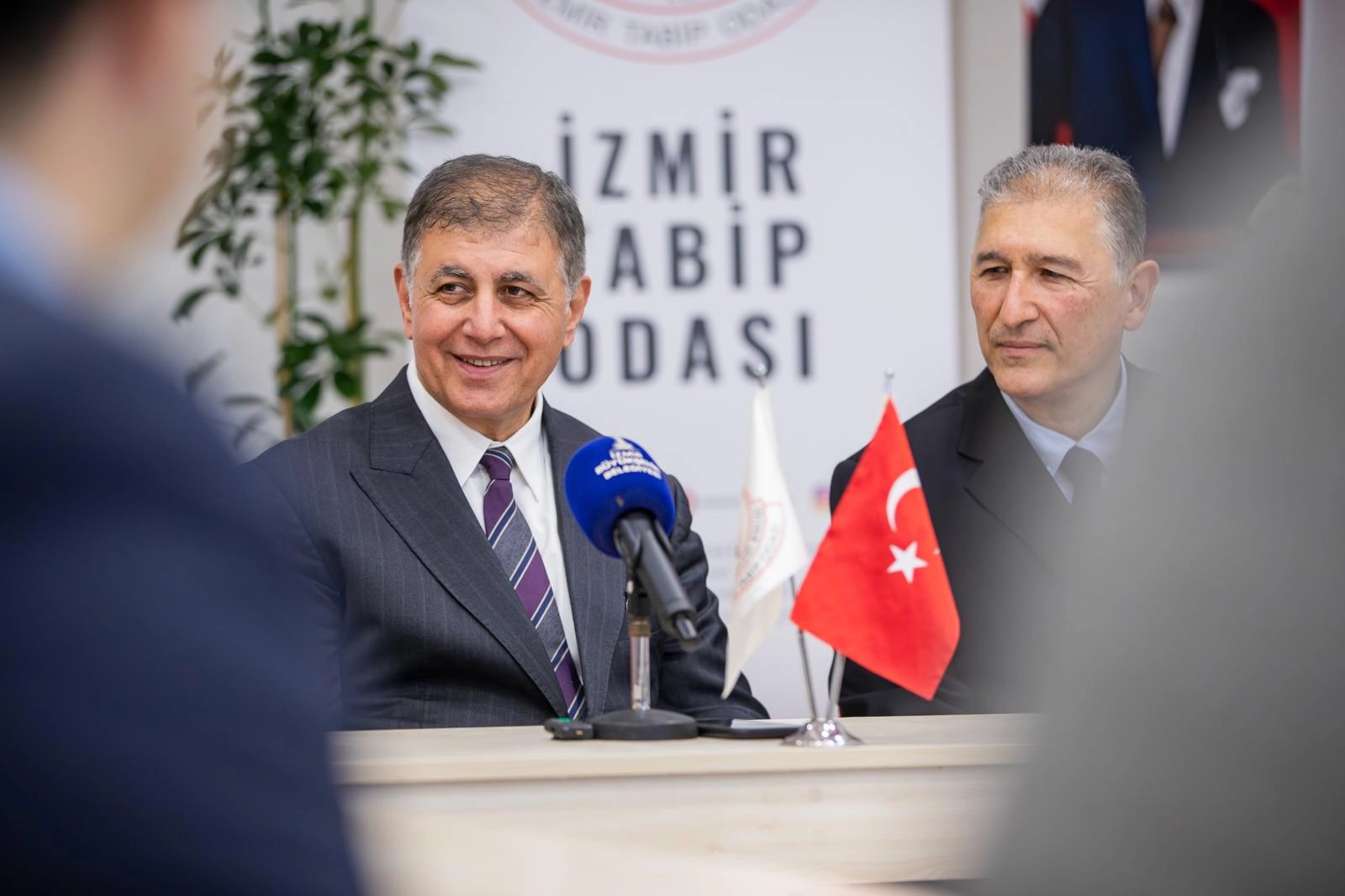 İzmir'de Başkan Tugay&rsquo;dan sağlık emek&ccedil;ilerine teşekk&uuml;r