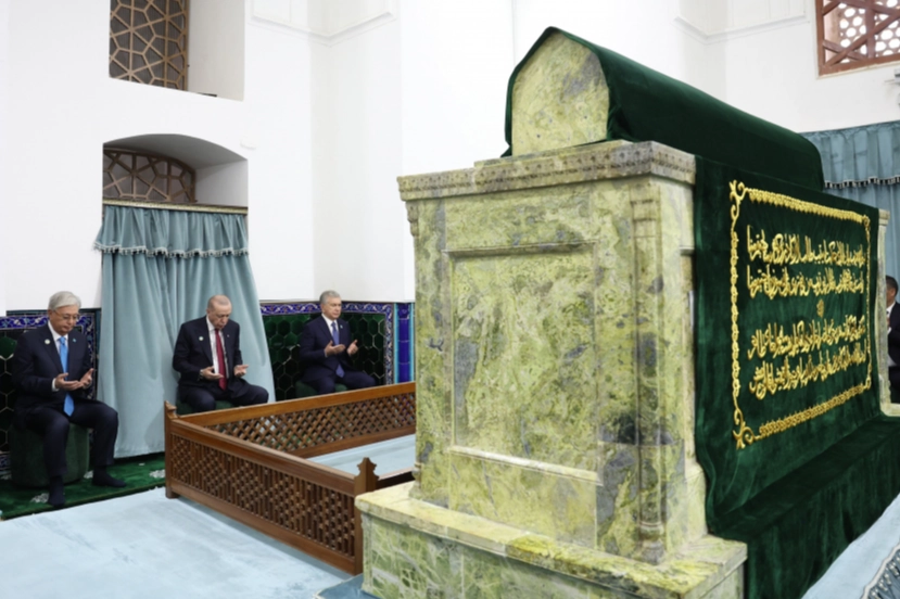 Cumhurbaşkanı Erdoğan, T&uuml;rkistan&rsquo;da k&uuml;lt&uuml;r gezisinde