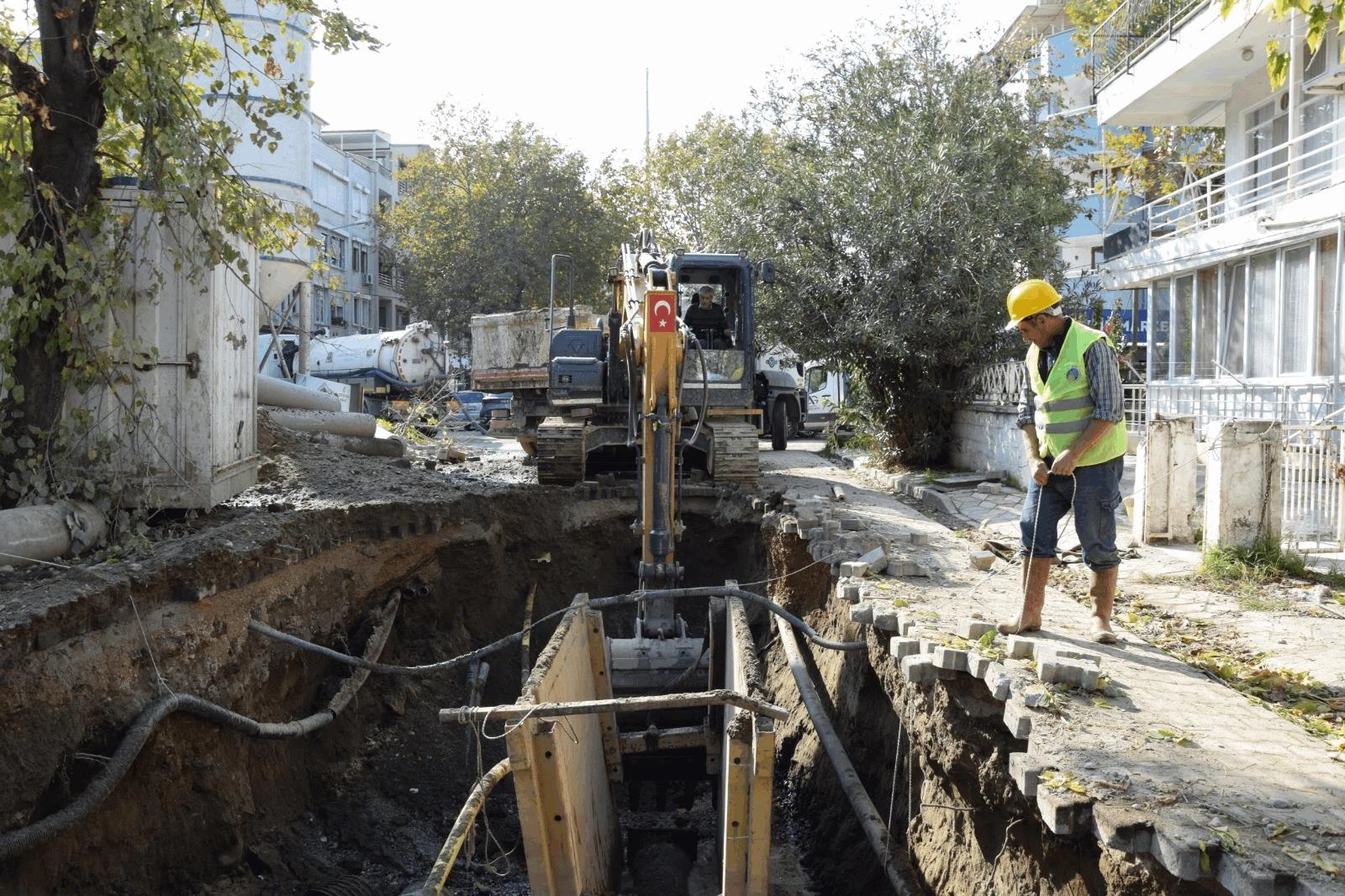 Sarıkız Mahallesi&rsquo;nde kanalizasyon sorunu &ccedil;&ouml;z&uuml;ld&uuml;
