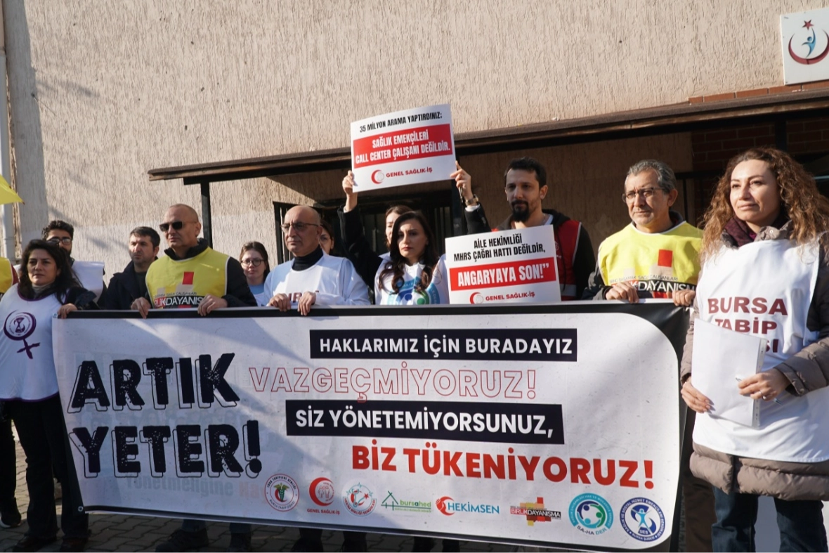 Sağlık &ccedil;alışanları artan iş y&uuml;k&uuml;ne karşı ses y&uuml;kseltti