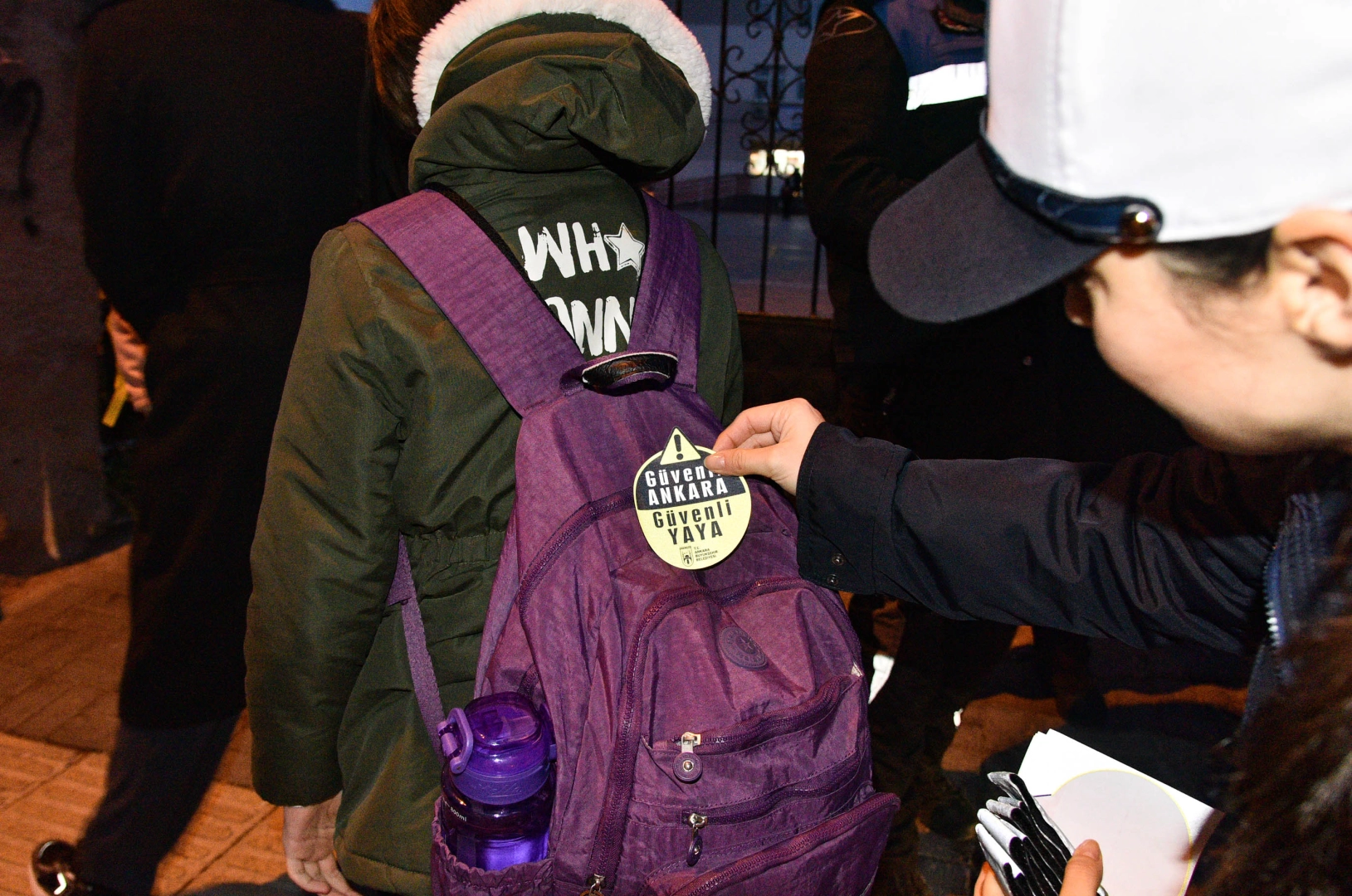 ABB&rsquo;den &ouml;ğrencilere reflekt&ouml;rl&uuml; kol bandı desteği