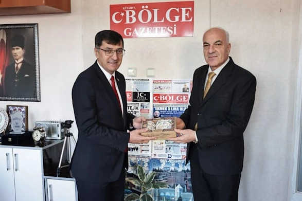 K&uuml;tahya Belediye Başkanı Kahveci&rsquo;den yerel basın ziyareti