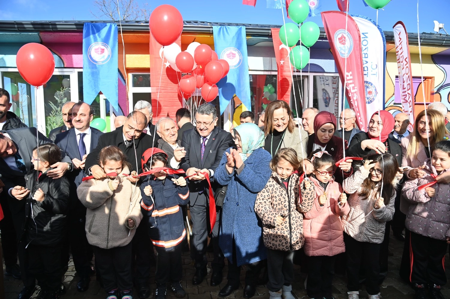 Trabzon&rsquo;da eğitime g&uuml;&ccedil;l&uuml; yatırım: &Ccedil;ilekli D&uuml;şler K&ouml;y&uuml; a&ccedil;ıldı