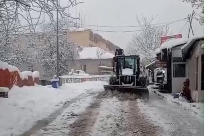 Tunceli, son 65 yılın en yoğun kar yağışıyla m&uuml;cadele ediyor