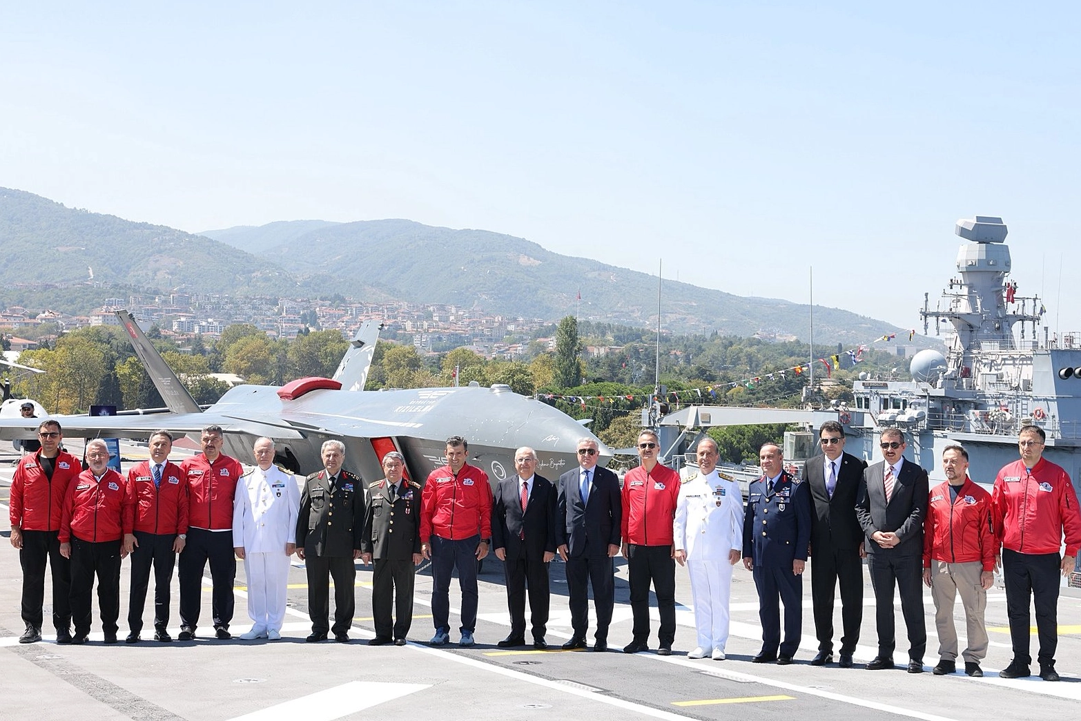 TEKNOFEST Mavi Vatan başladı... Bayraktar: Mavi Vatan&rsquo;ın tek bir damlasından vazge&ccedil;meyiz