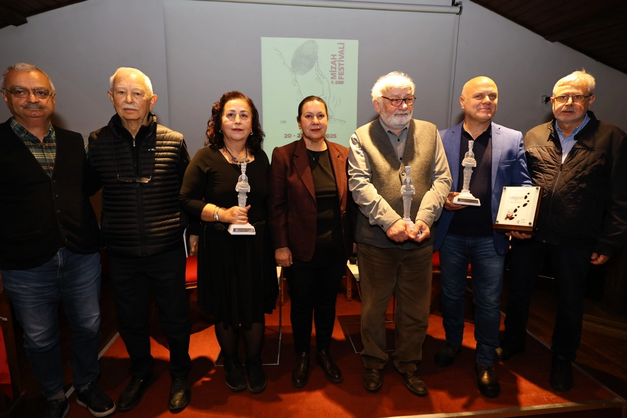 İzmir Mizah Festivali Efes Sel&ccedil;uk&rsquo;ta yoğun ilgiyle devam ediyor