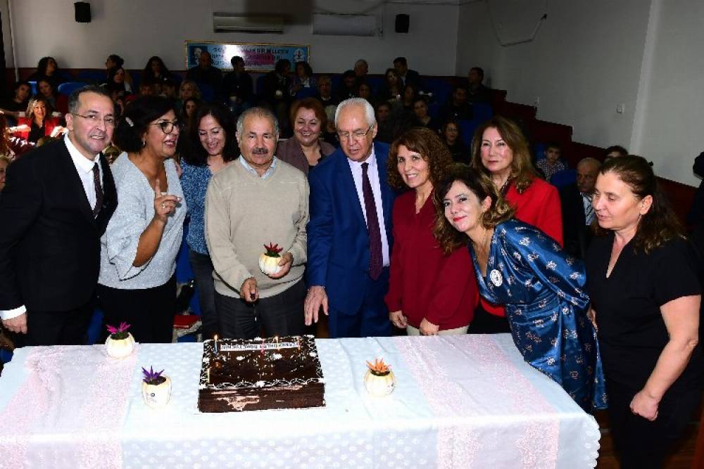 İzmir Karabağlar'da Başkan Selvitopu'dan özel kutlama