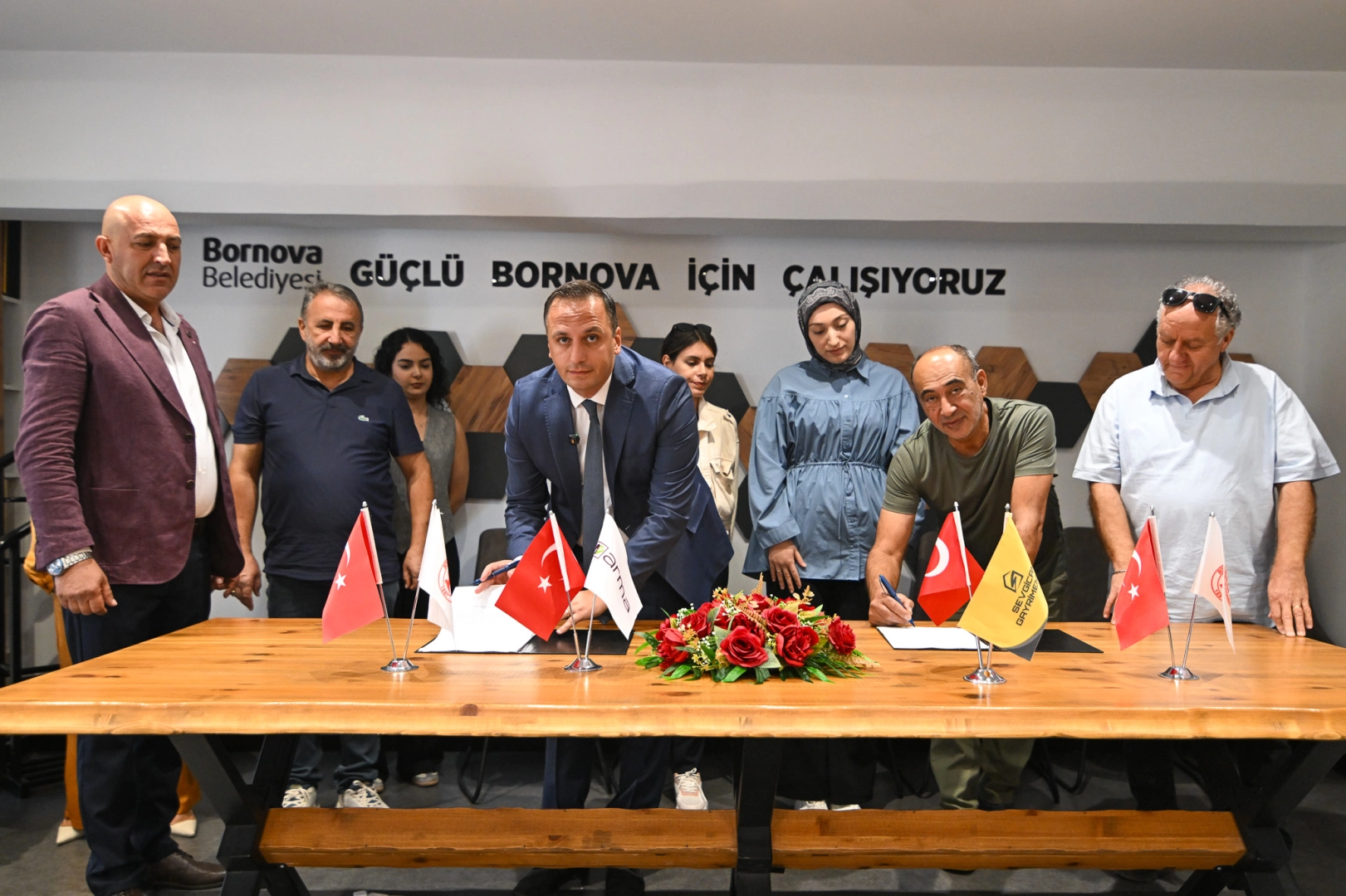 İzmir Bornova&rsquo;dan b&uuml;y&uuml;k dayanışma hamlesi