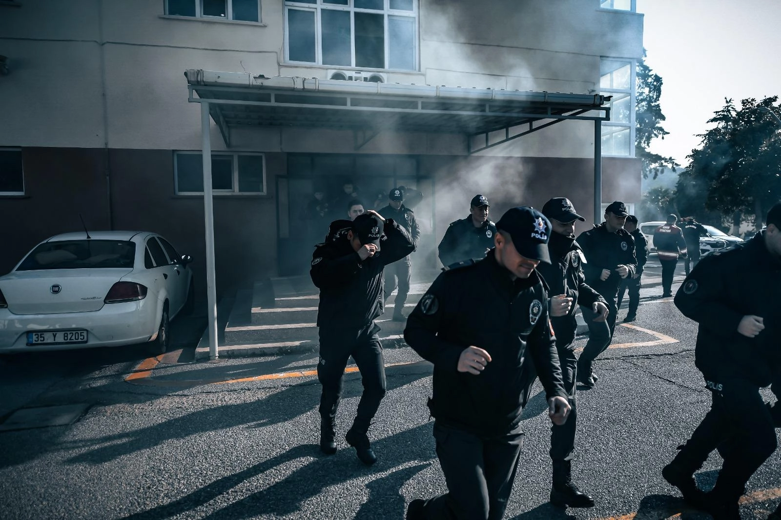İzmir İtfaiyesi'nden polis okulunda yangın tatbikatı
