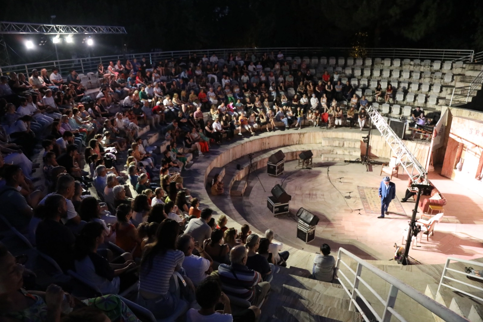 Amfi tiyatroda duygu dolu anlar: Sanat iyileştirir