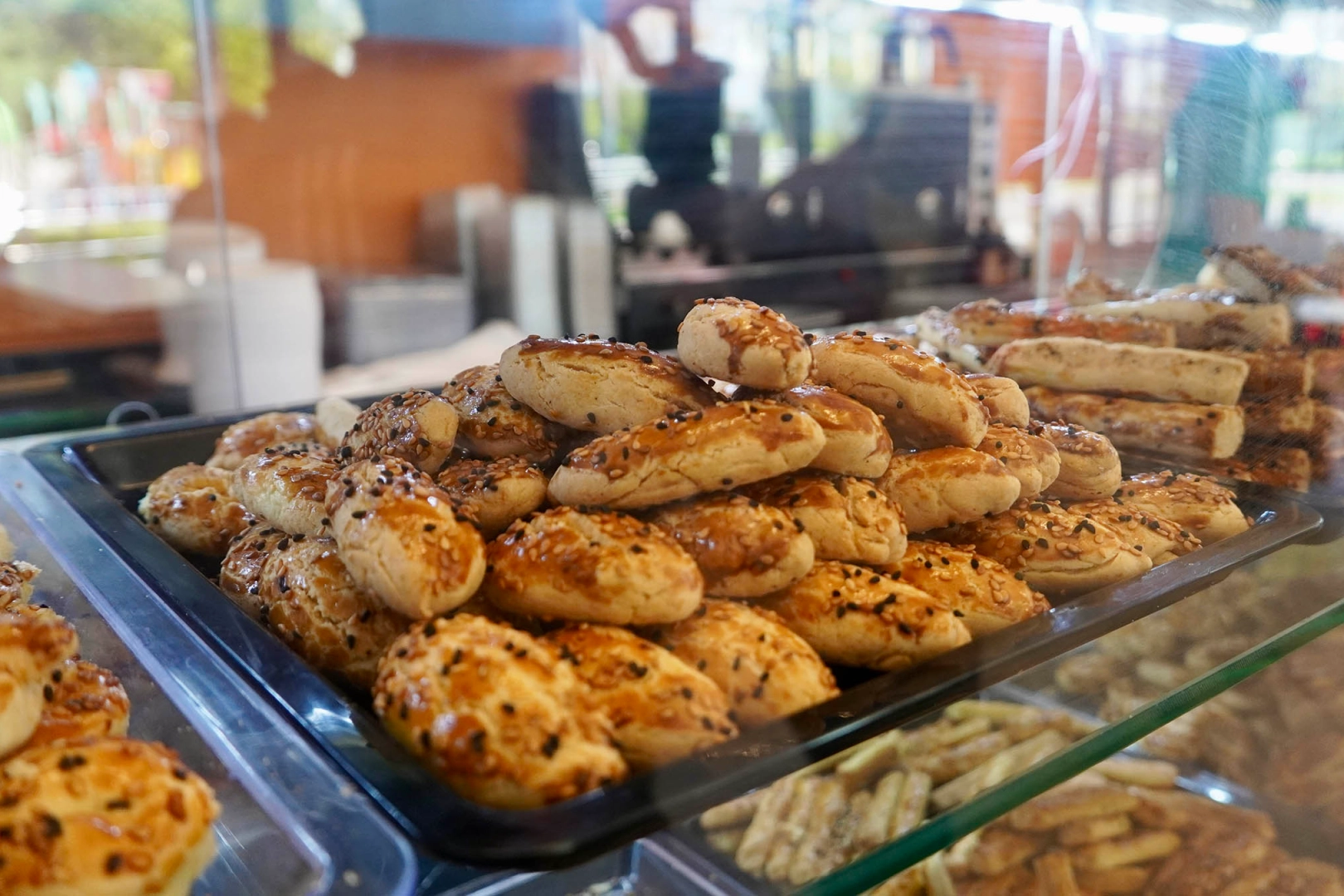 Ke&ccedil;i&ouml;ren&rsquo;e gl&uuml;tensiz kafe-fırın