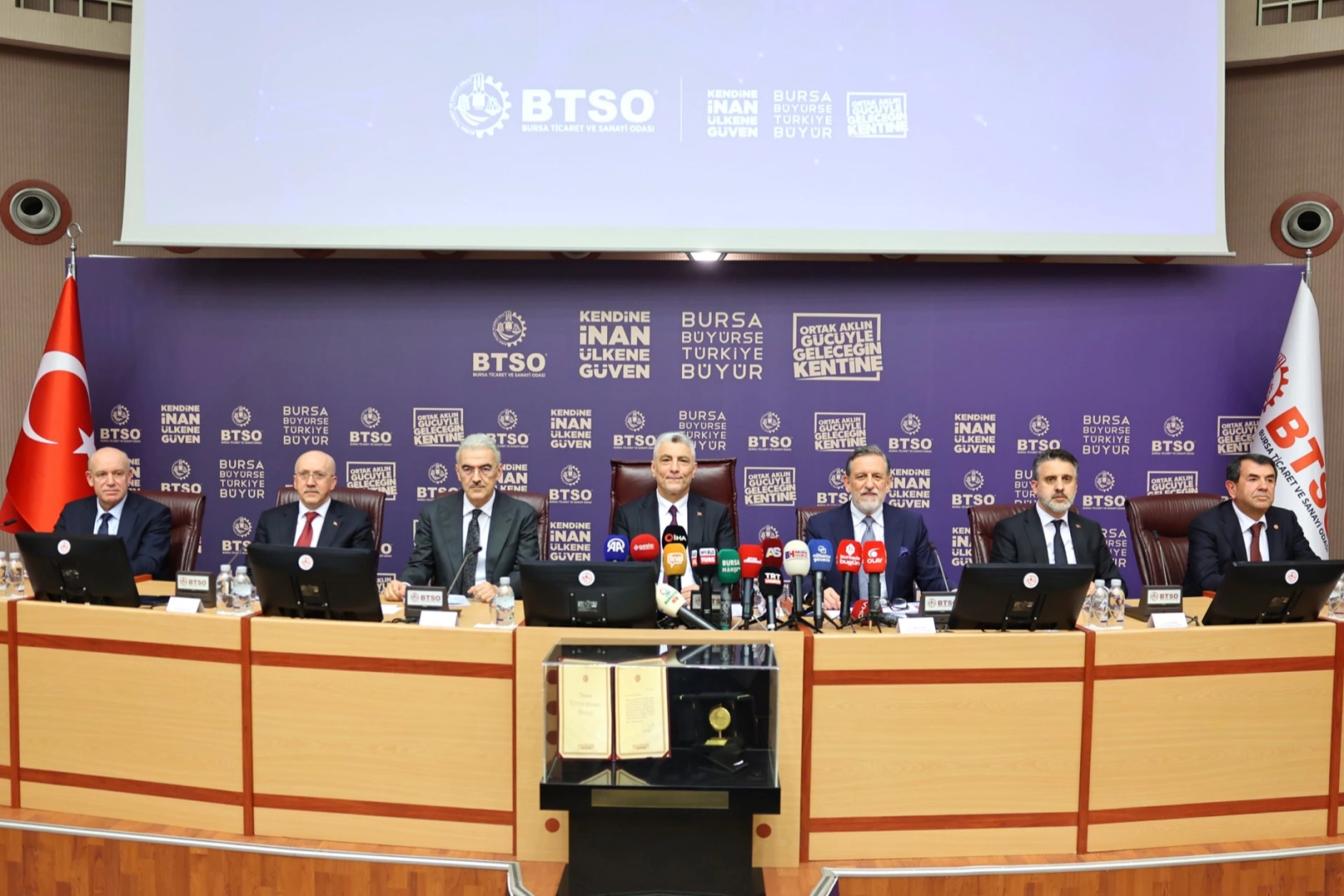 İhracat ve b&uuml;y&uuml;me rakamları a&ccedil;ıklandı