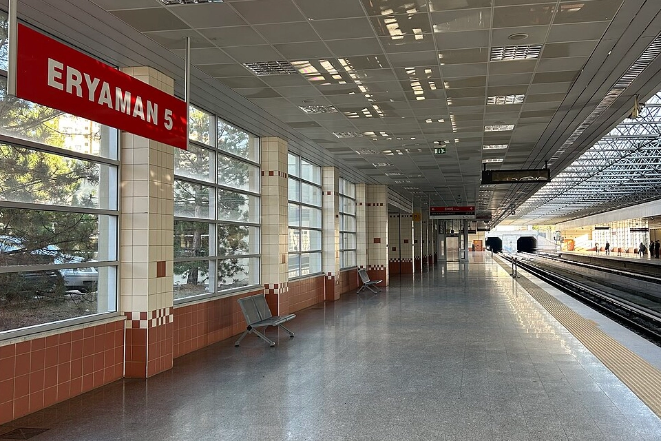 Ankara'da tren s&uuml;r&uuml;c&uuml;s&uuml; seyir halindeyken rahatsızlandı!