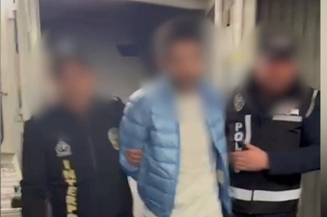 Kırmızı b&uuml;ltenle aranan Serdar Sert&ccedil;elik T&uuml;rkiye&rsquo;de