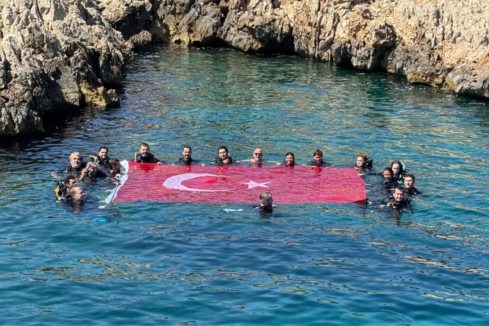 Saros Körfezi’nde 30 Ağustos’a özel su altı gösterisi