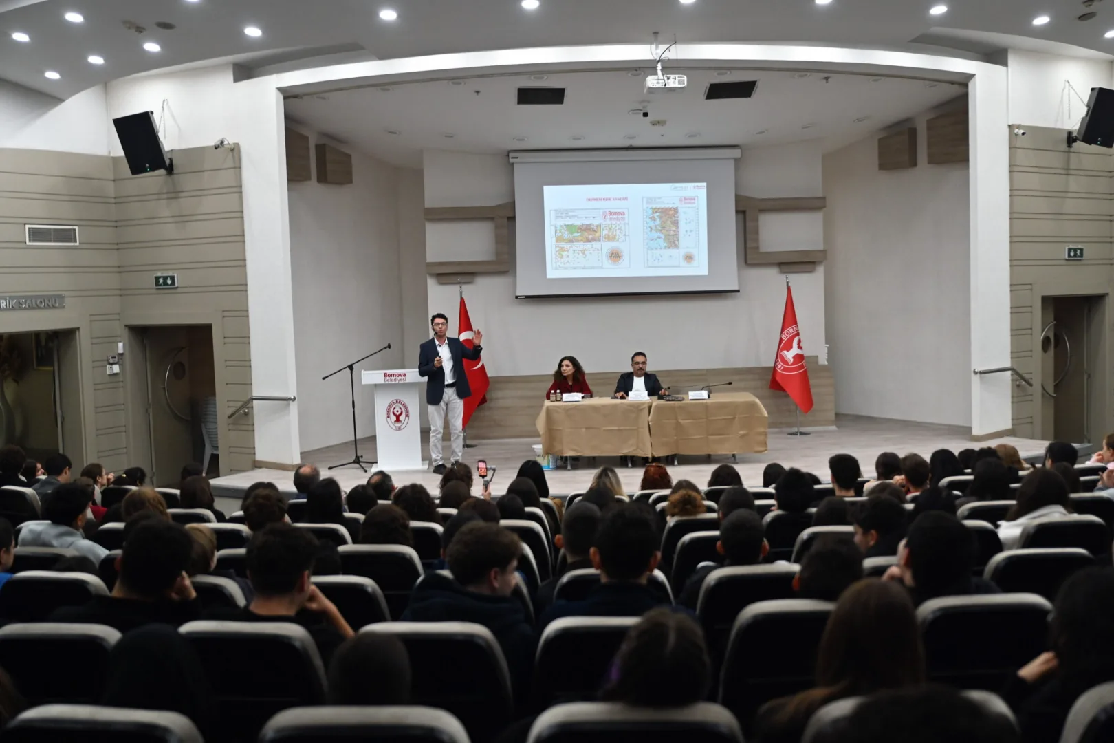 Bornova&rsquo;da geleceğe nefes, afete diren&ccedil;
