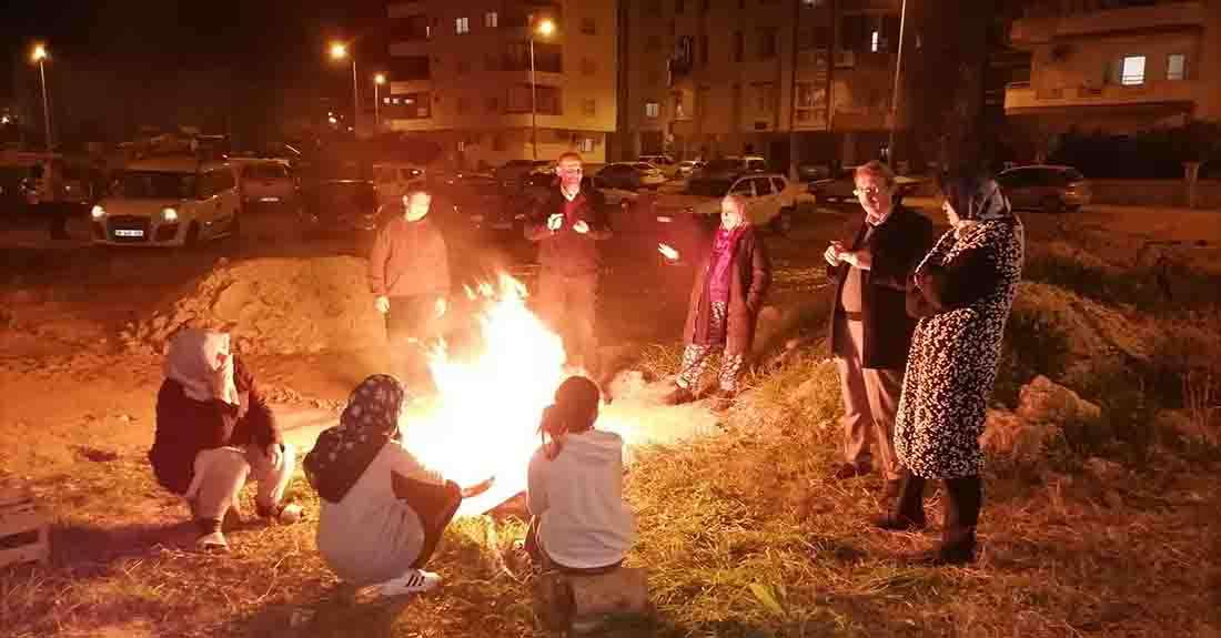 6.4 büyüklüğündeki depreme evde yakalanan vatandaş o anı gözyaşları ile anlattı