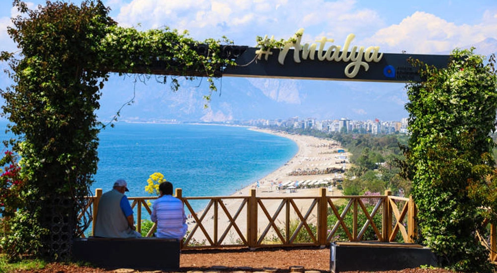 ANTALYA KONYAALTI SAHİLİ YAZA HAZIR!