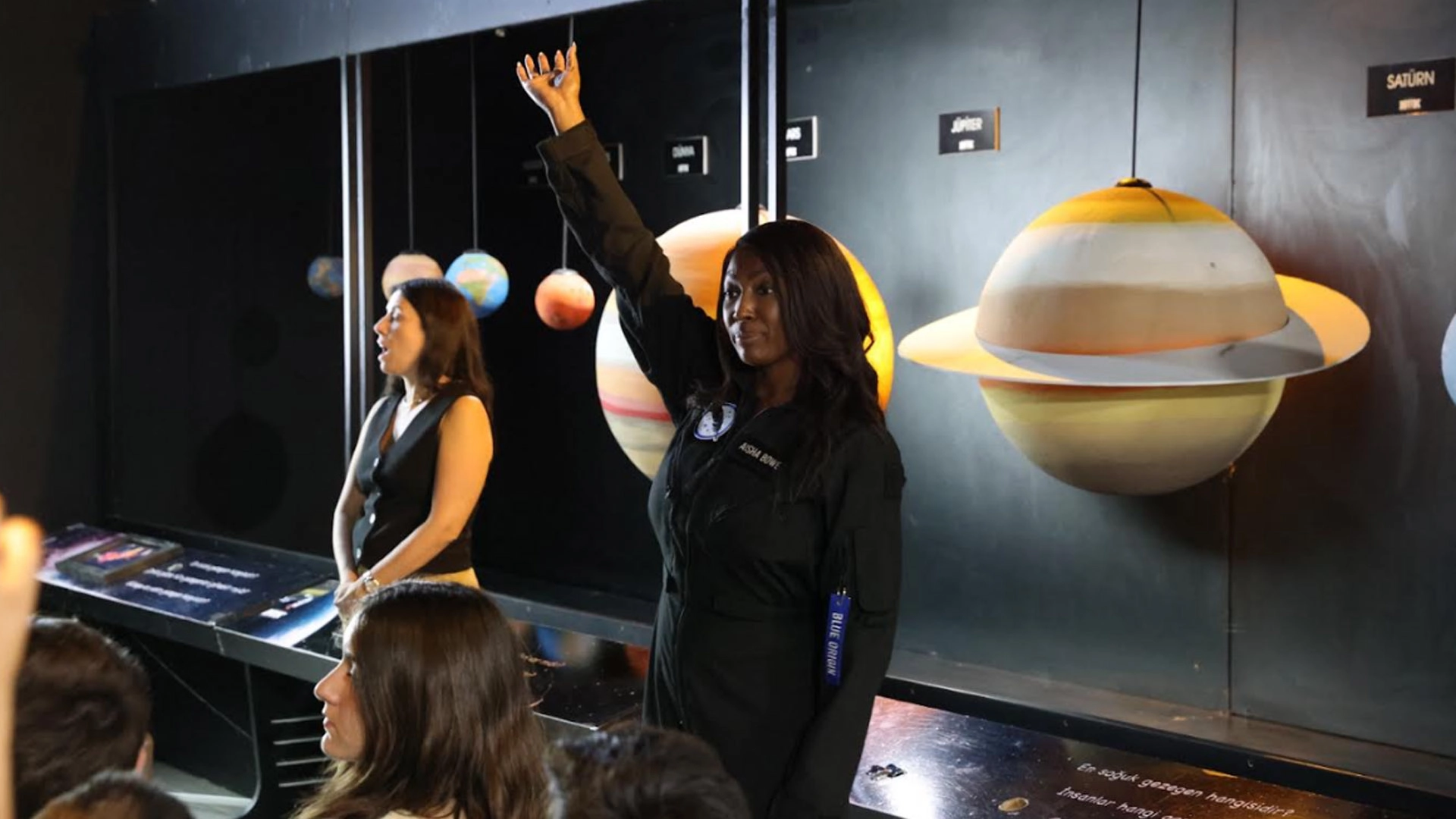 Astronot Aisha Bowe, &Ccedil;iğli&rsquo;de geleceğin uzay bilimcileriyle buluştu