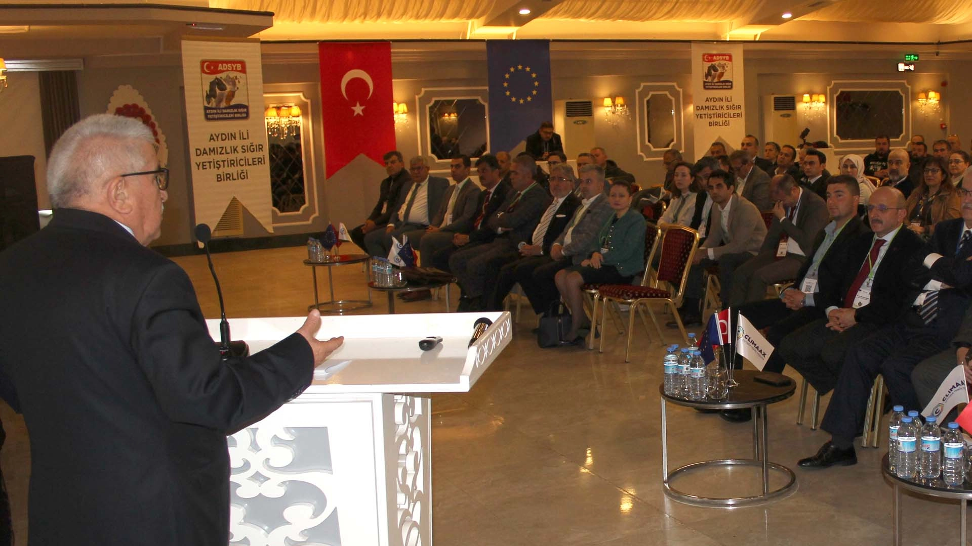 Aydın&rsquo;da s&uuml;t &ccedil;iftlikleri i&ccedil;in iklim &ccedil;alıştayı d&uuml;zenlendi