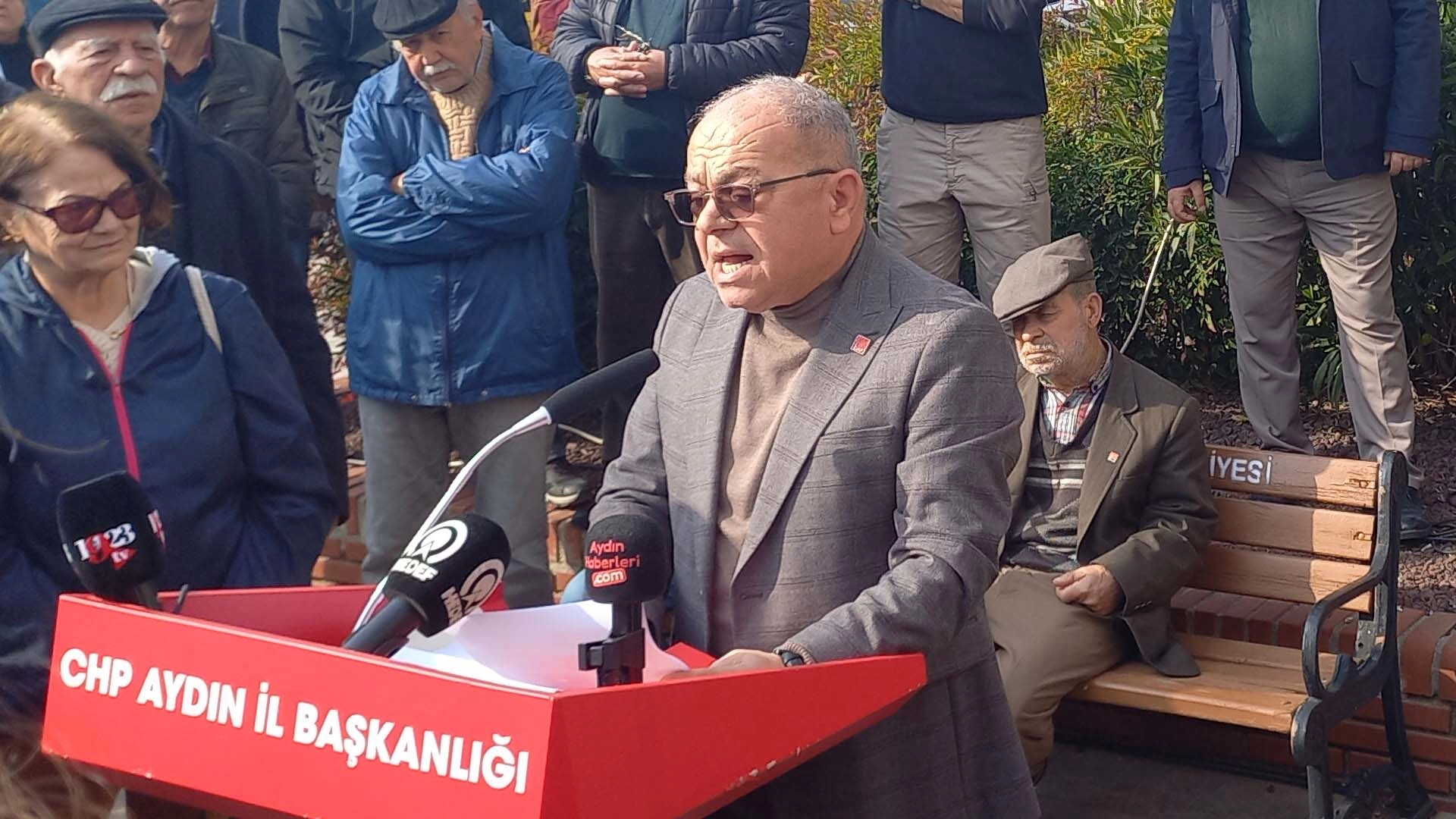 CHP Aydın İl &Ouml;rg&uuml;t&uuml; emekliler i&ccedil;in meydandaydı!
