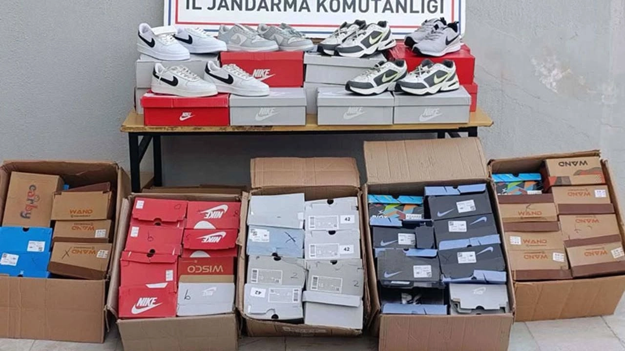 Efeler&rsquo;de durdurulan ara&ccedil;tan sahte &uuml;r&uuml;n &ccedil;ıktı