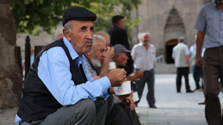 Emekli maaşlarından hacize başladılar!..