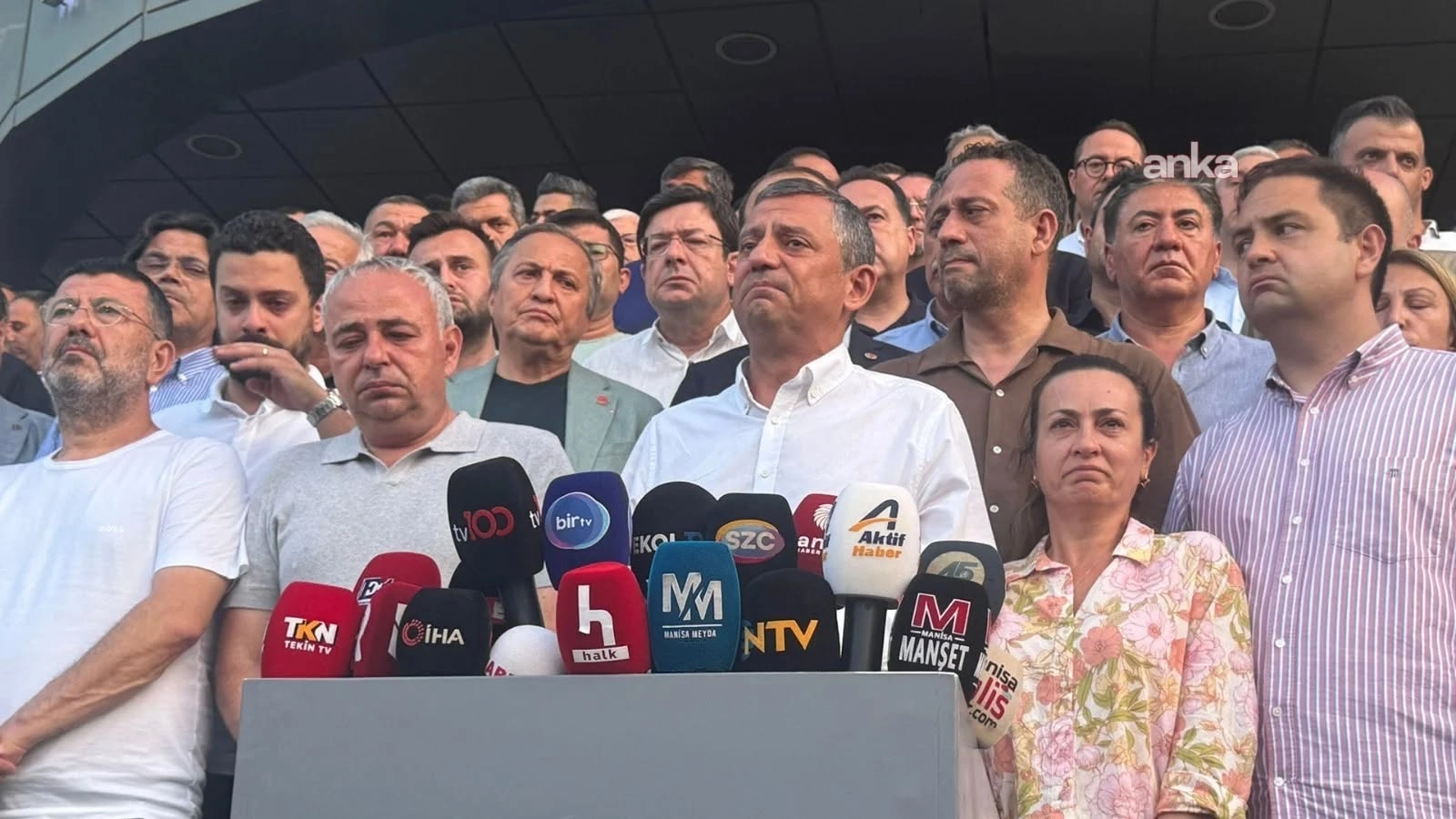 Ferdi Zeyrek’in cenaze töreninin detayları belli oldu, Özgür Özel gözyaşlarını tutamadı