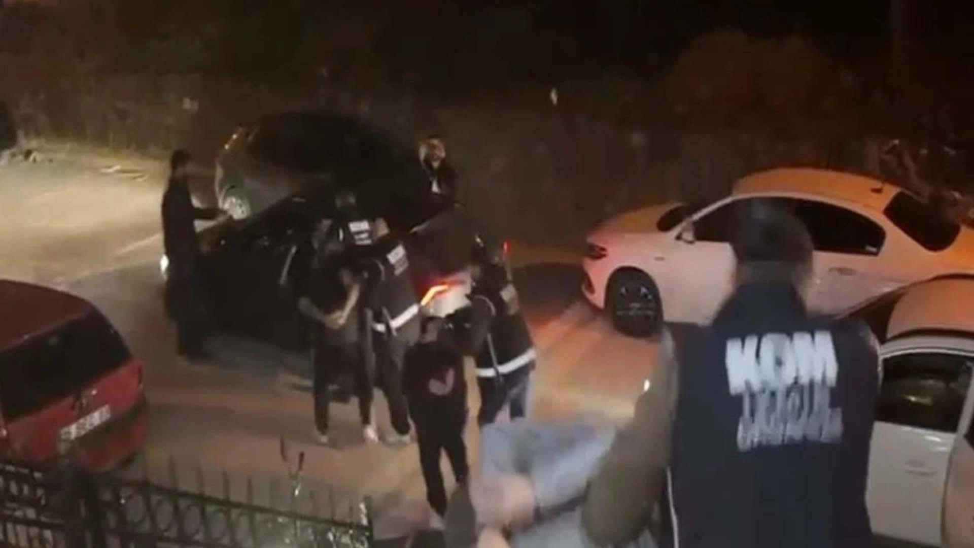 Gece Yarısı Oto Galeride Patlama: Emniyet 5 Kişiyi Yakalandı