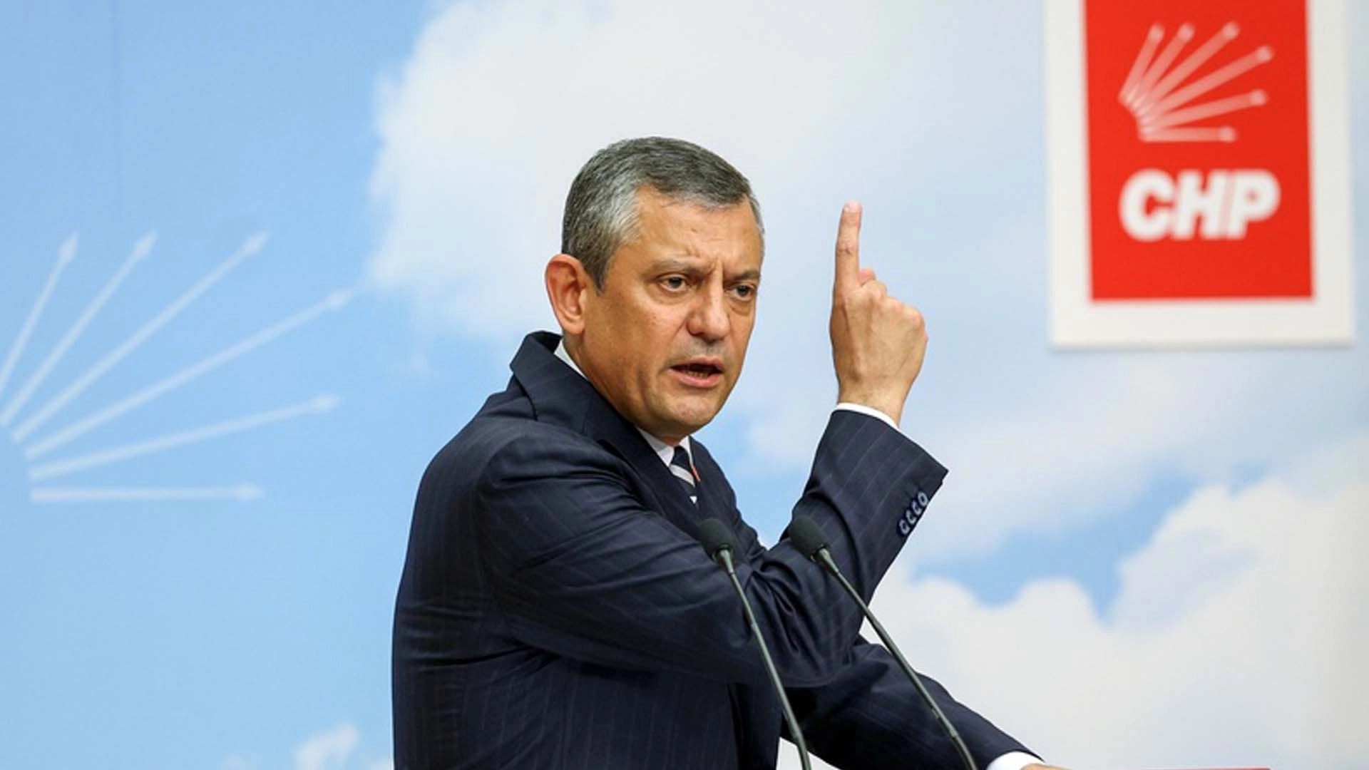 HAVUZ DEDİK HAVUZ!!! Sayın &Ouml;zg&uuml;r &Ouml;zel